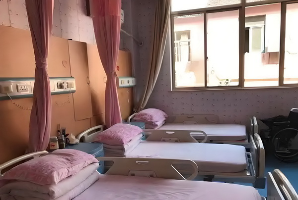 如何能入深圳户口_活佛王兴夫“点化”140位女信徒,全程不穿衣服,场面失控 不住惑流量但经的诱