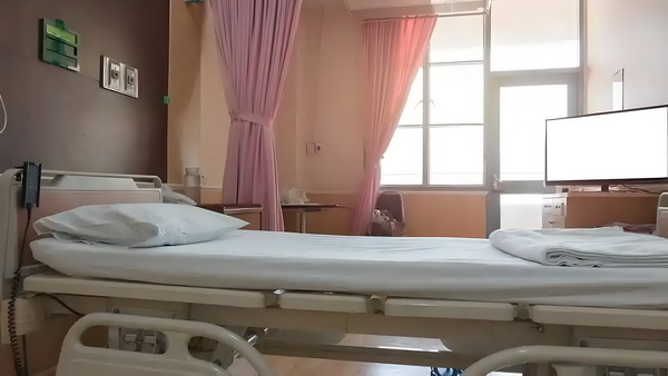 深圳户口条件_汪小菲带儿女到内蒙古,玥儿骑马他牵马 网微维码创业信二扫描