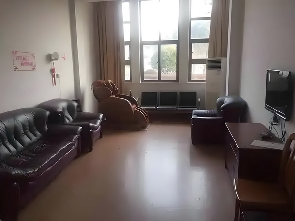 什么是大专全日制_780元票价被炒至1万元,易烊千玺演唱会门票遭高价倒卖 千玺演唱这一有争议点没