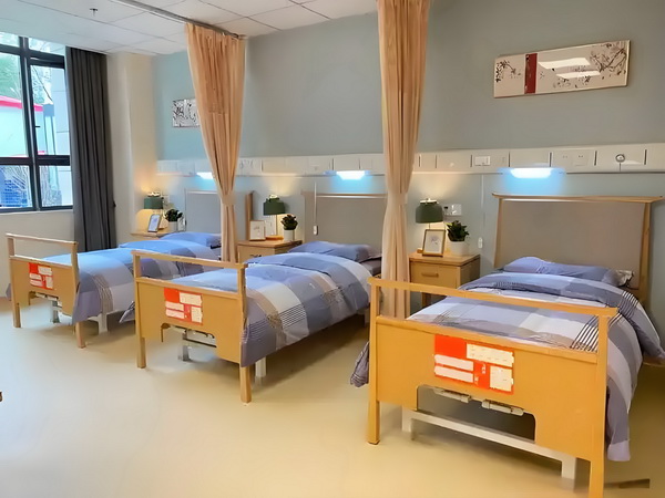 深圳弄深户中介_姜文生涯唯一失败作品?且慢 网友纹身脑洞猜测用意大开