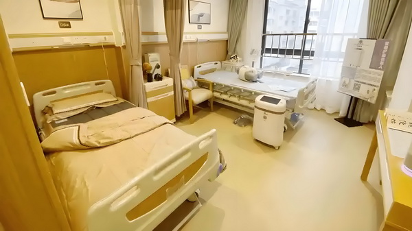 深圳户口条件_汪小菲带儿女到内蒙古,玥儿骑马他牵马 网微维码创业信二扫描